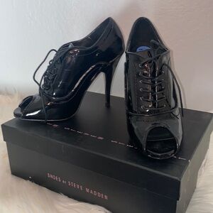 Steven by Steve Madden Peep-Toe Lace-Up Bootie, black patent leather - size 7.5